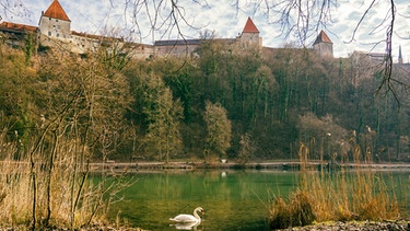 Die Burg Burghausen vom Wöhrsee aus | Bild: BR / Nina Schlesener