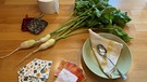 Radi, Suppenteller, Klopapier, Stoffservietten | Bild: BR/Elke Sommer