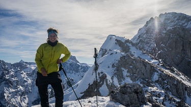 Nina Schesener bei einer Winterwanderung | Bild: BR/Nina Schlersener