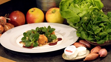 Feldsalatmousse mit Ziegenkäse und Apfel-Chutney | Bild: BR