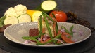 Blumenkohl-Frittata mit Oliven-Tapenade und Bohnensalat | Bild: Wir in Bayern