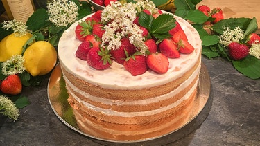 Erdbeer-Holunderblüten-Torte | Bild: BR