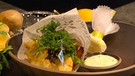 Fish & Chips vom Kabeljau mit Fritten und Zitronenmayonnaise | Bild: Wir in Bayern