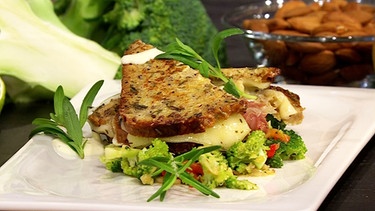 Gewürzbrottaschen mit Brokkoli-Mandel-Salat | Bild: BR