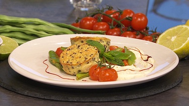 Linsen-Muffins mit Minzdip und Bohnen-Tomaten-Salat | Bild: BR