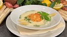 Spargel-Basilikum-Suppe mit geräucherten Saiblingspflanzerl | Bild: BR