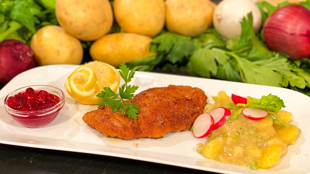 Wiener Schnitzel mit Kartoffel-Sellerie-Salat | Bild: BR / Nico Hilebrand