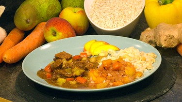 Fruchtiges Rindfleisch-Curry, Nussreis und Pfirsich-Chutney | Bild: BR