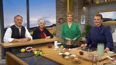 Sendung vom 11.04.2023: Moderatorin Sandra Bouscarrut mit Klaus Heimlich, Ursula Kunz und Martina Harrecker. | Bild: BR