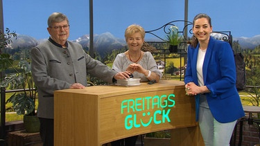 Sendung vom 05.05.23: Moderatorin Andrea Lauterbach mit Peter Korn und Gisela Stangl. | Bild: BR