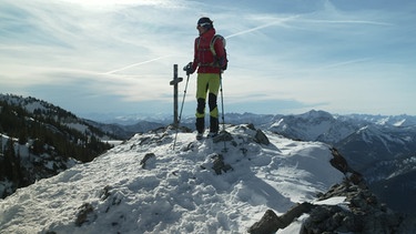 Anna Haibel auf einem Berggipfel | Bild: Wir in Bayern