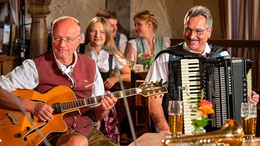 Die Gruppe "Swing-Dudel-Tett" bei den Wirtshausmusikanten. | Bild: BR/Ralf Wilschewski