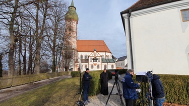 Dreh auf dem Gelände Kloster Andechs mit Abt Johannes Eckert OSB | Bild: BR