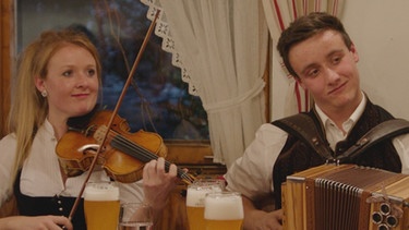 Johanna und Elias von der Maschlmusig - Zsammgspuit im Leitzachtal | Bild: BR