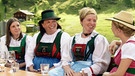Zsammg'spuit in Osttirol: Susanne Wiesner im Gespräch mit den Geschwistern Senfter. | Bild: BR