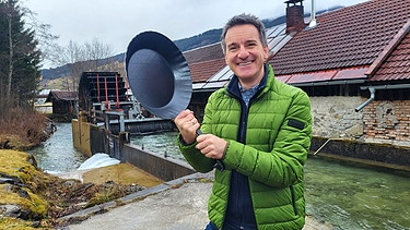 Florian Schrei, Moderator der Magazinsendung "Zwischen Spessart und Karwendel" im BR Fernsehen | Bild: BR / Kathrin Lindauer