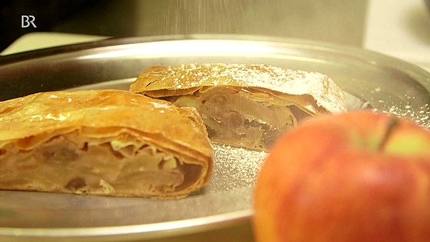 Nachspeise des Luther Menüs: Gebacken süße Apfelroll auf beste Weise | Bild: BR