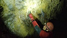Inspektion in der Tropfsteinhöhle | Bild: Bayerischer Rundfunk