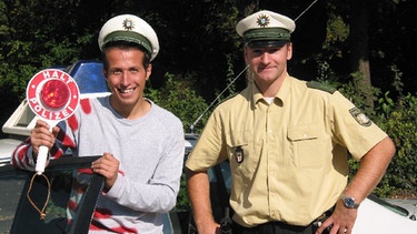 Willi lernt den Berufsalltag eines Polizisten kennen. | Bild: BR/megaherz gmbh