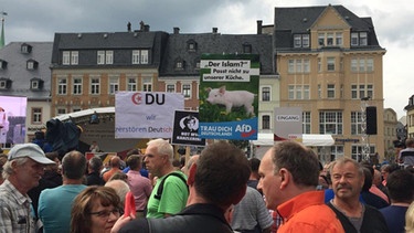 Proteste bei Merkel-Auftritt in Annaberg-Buchholz | Bild: BR