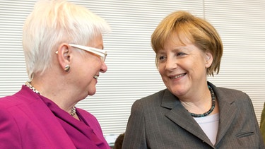 Gerda Hasselfeldt mit Bundeskanzlerin Merkel | Bild: picture-alliance/dpa