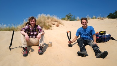 Wüste in Deutschland | Michel und CheckerJulian erforschen die Nemitzer Heide. | Bild: BR | megaherz gmbh | Thomas Spitschka