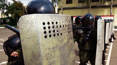 Russische Garde probt für den Ernstfall | Bild: BR