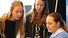 Schülerinnen zu Besuch beim BR im Funkhaus München | Bild: BR/Annette Goossens