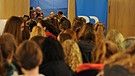 Schülerinnen zu Besuch beim BR im Funkhaus München | Bild: BR/Annette Goossens