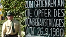 Oktoberfest-Attentat: Gedenktafel für die Opfer | Bild: picture-alliance/dpa