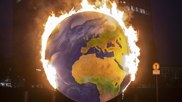 Das Klima und die Wirtschaft / Protest gegen Klimapolitik der Europäischen Zentralbank | Bild: picture-alliance/dpa