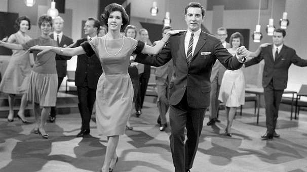 Tanzunterricht mit dem Ehepaar Fern.
| Bild: BR/WDR