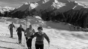 Im zweiten Teil zeigt Harry Valerien die Fortschritte, die die Skikursteilnehmer inzwischen gemacht haben. | Bild: BR