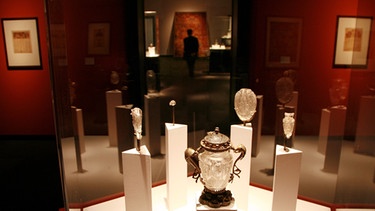 Seltene Bergkristallobjekte, deren Herstellung in Ägypten von 969 bis 1171 eine Blütezeit erlebte,  in Berlin in der Ausstellung "Sammlerglück (2007) | Bild: picture-alliance/dpa