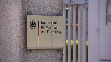 Schild "Bundesamt für Migration und Flüchtlinge" | Bild: Bayerischer Rundfunk 2018