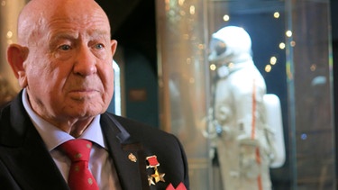 Alexej Leonow, ehemaliger Kosmonaut und zweifacher "Held der Sowjetunion". | Bild: BBC/BR/NASA/Michael Lachmann