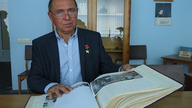 Der ehemalige sowjetische Kosmonaut Alexander Wolkow. | Bild: BBC/BR/NASA/Michael Lachmann
