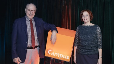 Prof. Dr. Gregor Eichele und Dr. Christine Ganslmayer bei ARD-alpha CampusTALKS. | Bild: BR/Philipp Kimmelzwinger