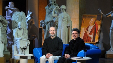 Von links: Prof. Dr. Harald Lesch und Prof. Dr. Wilhelm Vossenkuhl debattieren über die Philosophie des Mittelalters. | Bild: BR/Marco Orlando Pichler