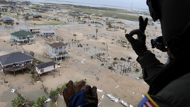 Die verwüstete texanische Halbinsel Bolivar nach dem Hurrikan "Ike" im Jahr 2008. | Bild: Autentic GmbH/BR/Getty Images/The Washington Post/Jahi Chikwendiu