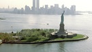Liberty Island mit der Freiheitsstatue, im Hintergrund Manhatten. | Bild: BR/SWR