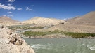 Der Pandsch trennt Tadschikistan links von Afghanistan rechts. | Bild: BR/MDR