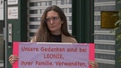 Anwältin Sonja Aziz bei einer Kundgebung gegen Femizide in Wien. | Bild: BR