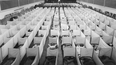 Krankenstation der US-Navy in San Francisco während der Pandemie 1918. | Bild: BBC/BR/US Naval History & Heritage Comm