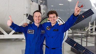 Julian (rechts) mit Astronaut Matthias Maurer. | Bild: BR/megaherz gmbh/Hans-Florian Hopfner