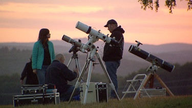 Warten auf den perfekten Anblick: Hobbyastronomen im Meteorcamp auf der Schwäbischen Alb. | Bild: BR/SWR