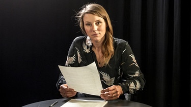 Der Schauspielerin Xenia Tiling liest aus der Korrespondenz des Künstlerehepaares Max. | Bild: BR/Philipp Kimmelzwinger