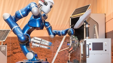 ISS-Experiment METERON SUPVIS-Justin: Die Zukunft der Roboter-Mensch-Zusammenarbeit im All ist ganz nah - in Form dieses "humanoiden Arbeitskollegen" oder bessergesagt Roboters namens Rollin' Justin. | Bild: BR/DLR Deutsche Zentrum für Luft- und Raumfahrt