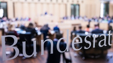 28.10.2022, Berlin: Abgeordnete der Länder sitzen im Bundesrat in der Bundesratssitzung.  | Bild: dpa-Bildfunk/Christophe Gateau 