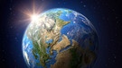 Die Beziehung Sonne - Erde. Ein Satellitenbild von der Erde. | Bild: stock.adobe.com/mozZz